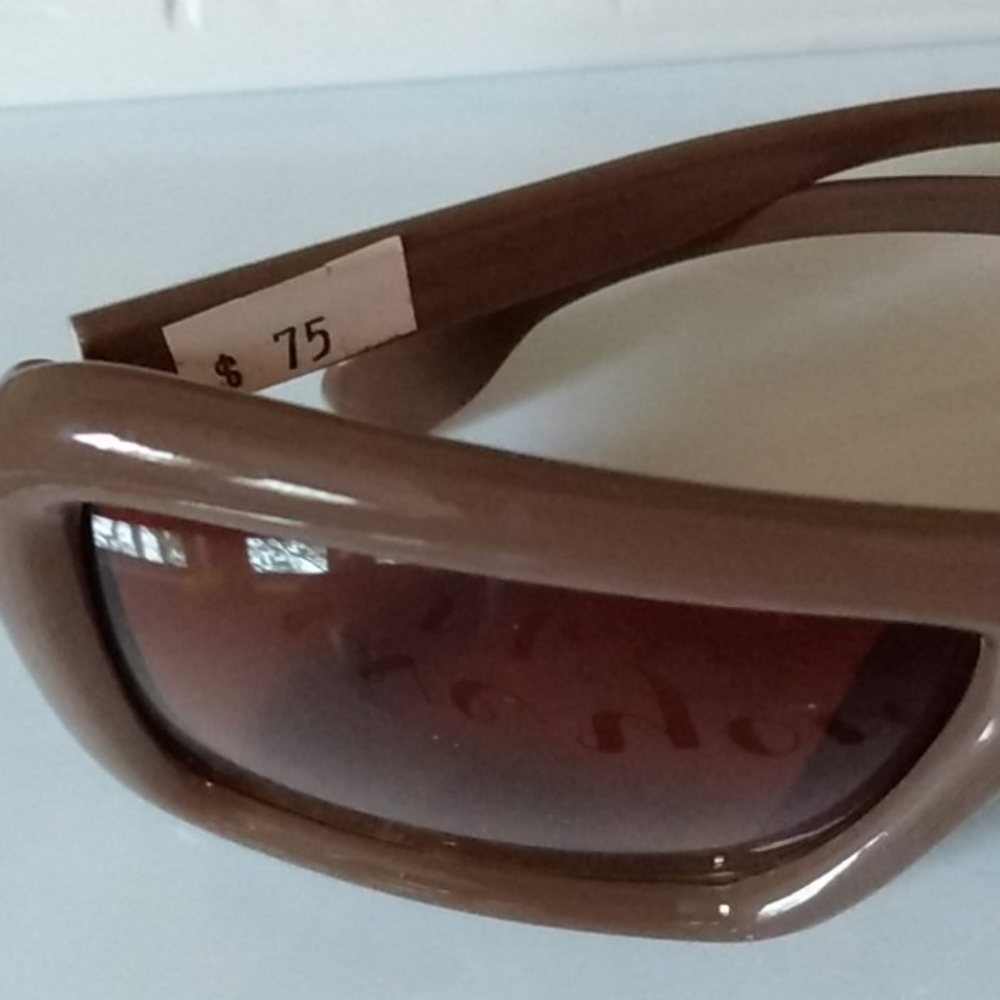 Sunglasses - Picture 6 of 7